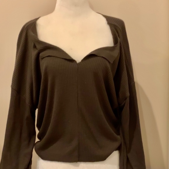 Long Sleeve Ribbed Crop Too - Picture 1 of 3